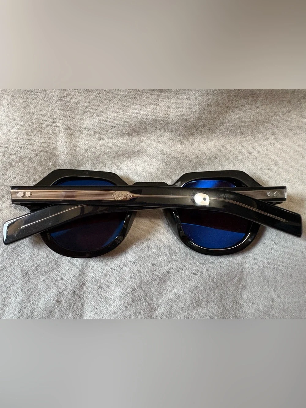 Akila Lola-Black Geometric Sunglasses with Bold Angular Frame